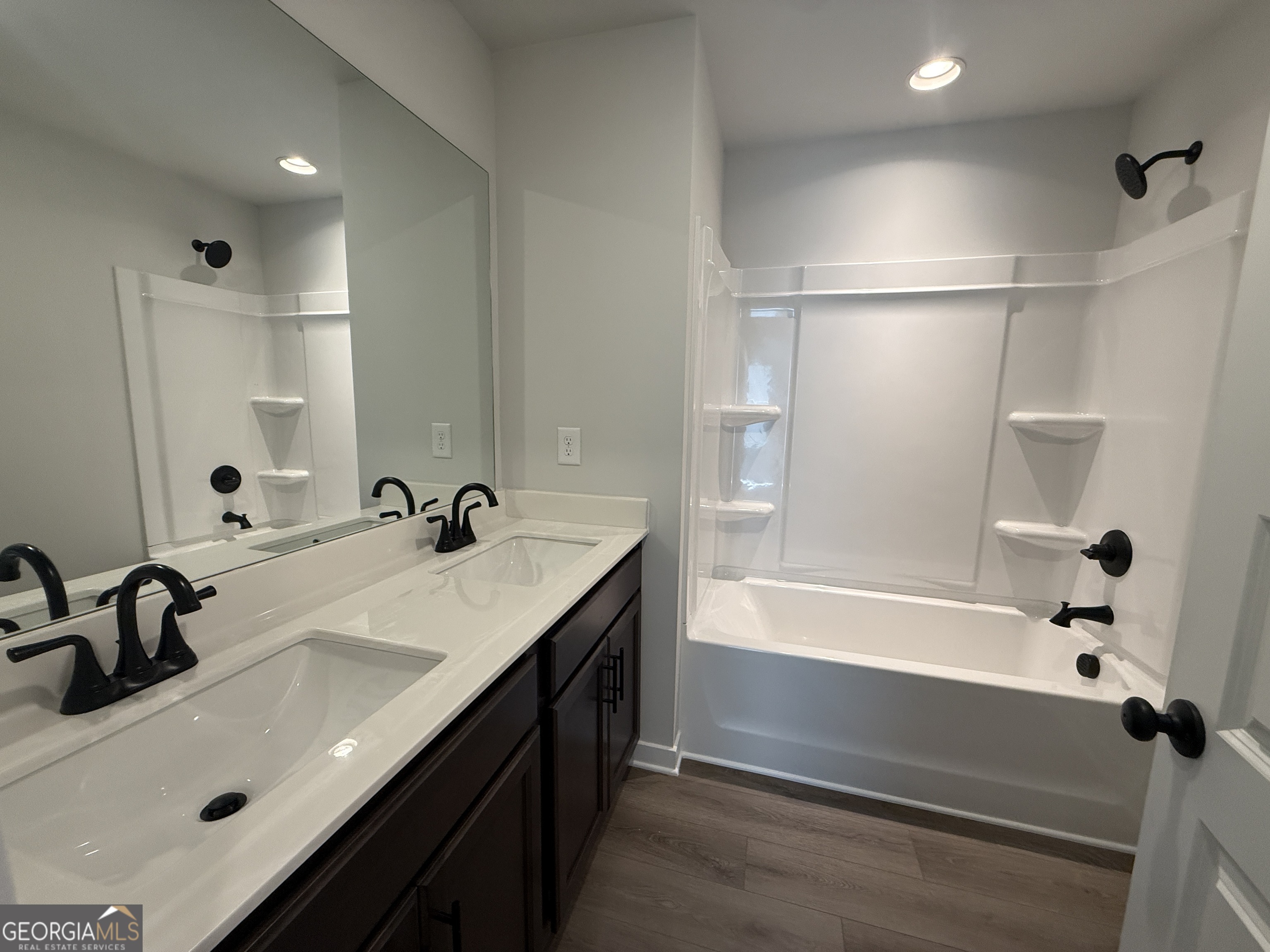 343 Brook Landing Circle Property Photo 17