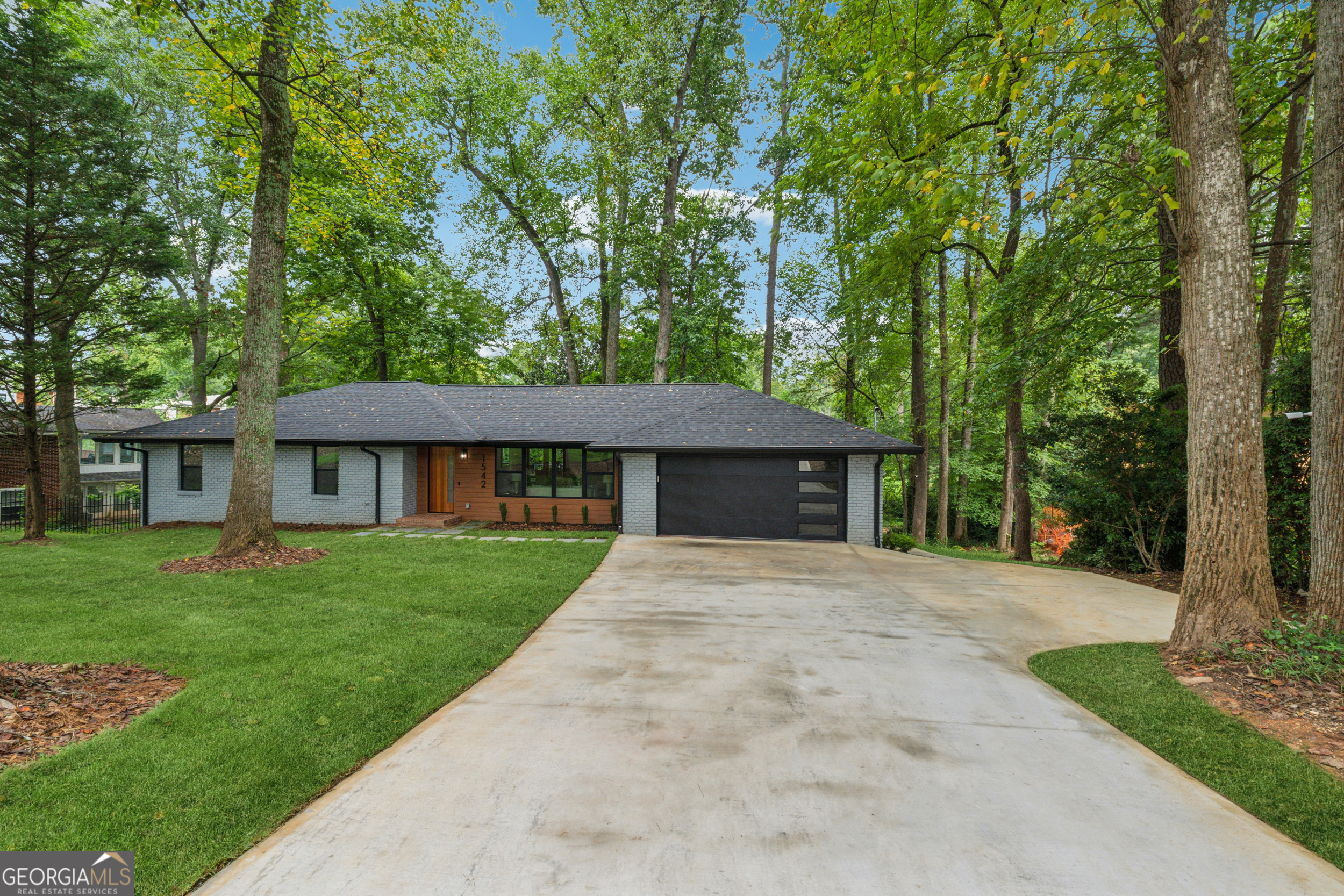 1542 Lavista Road Ne Property Photo 2