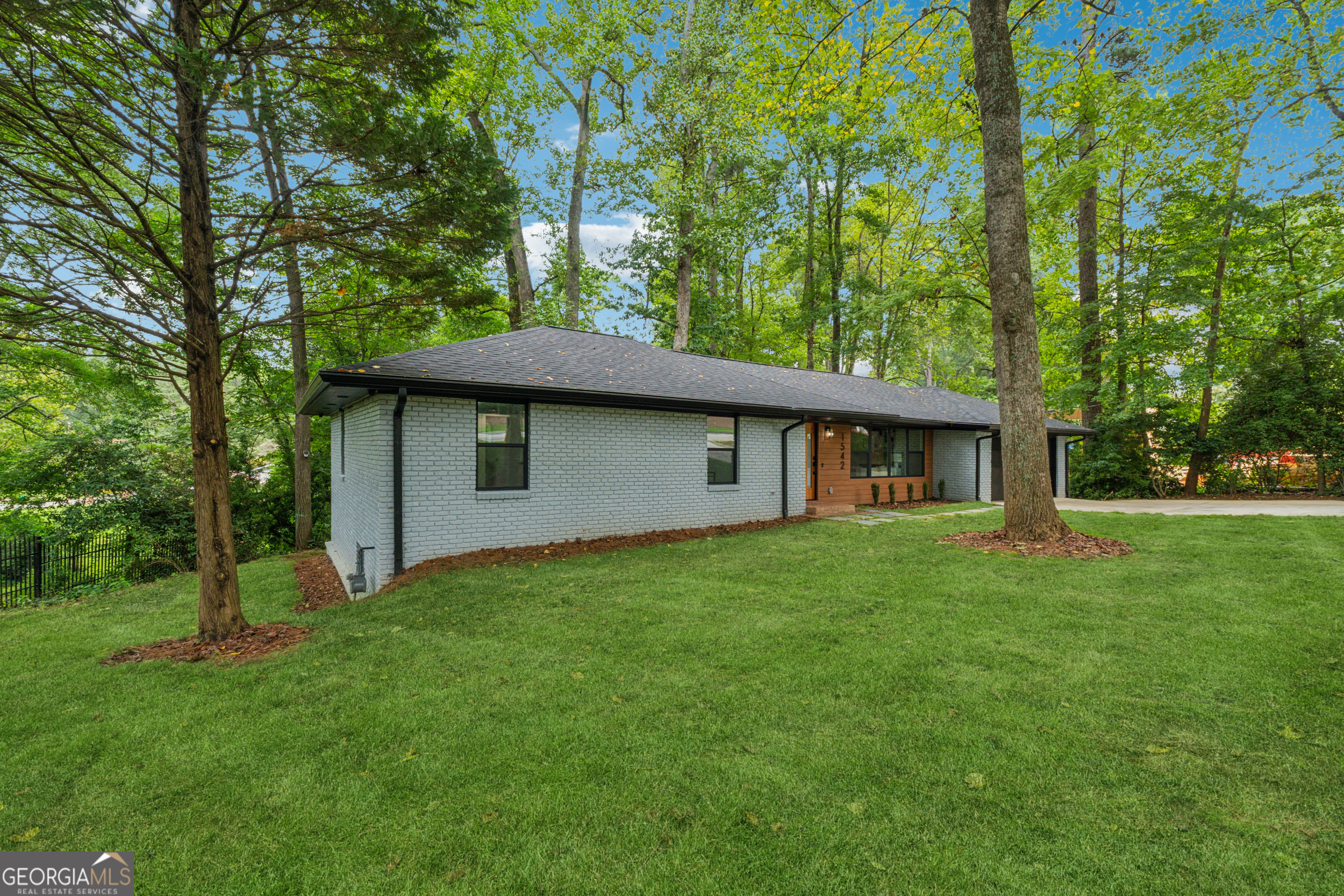 1542 Lavista Road Ne Property Photo 3