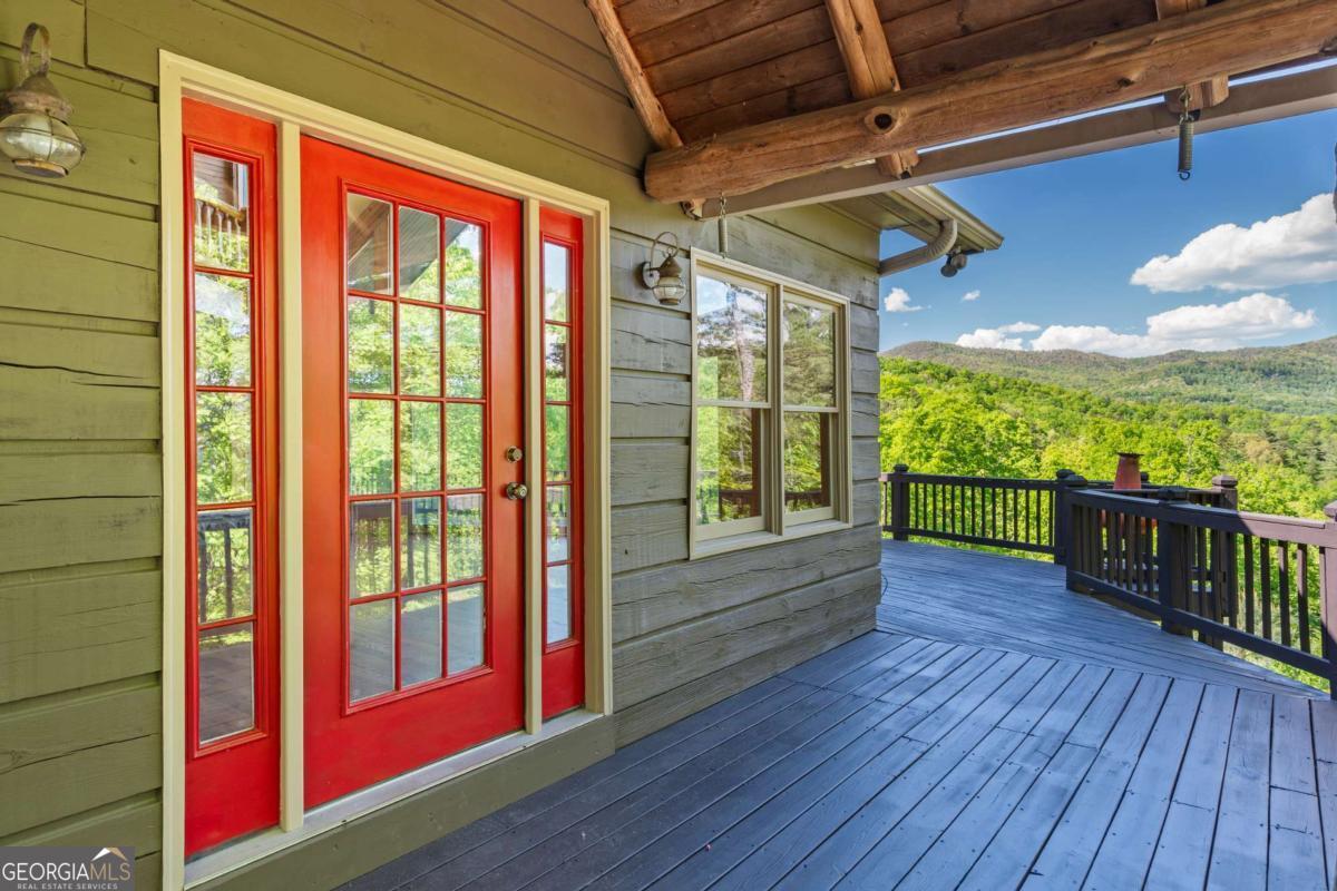 410 Falling Springs Property Photo 4