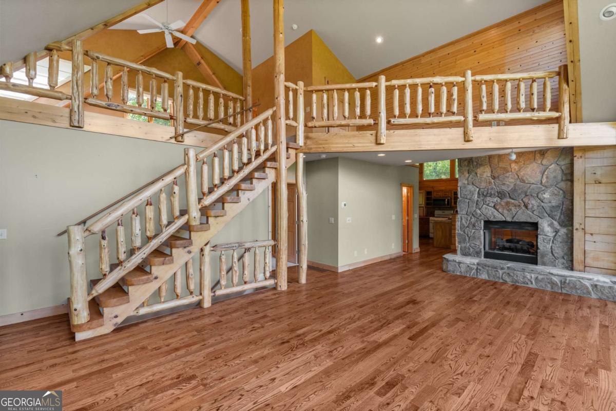 410 Falling Springs Property Photo 8