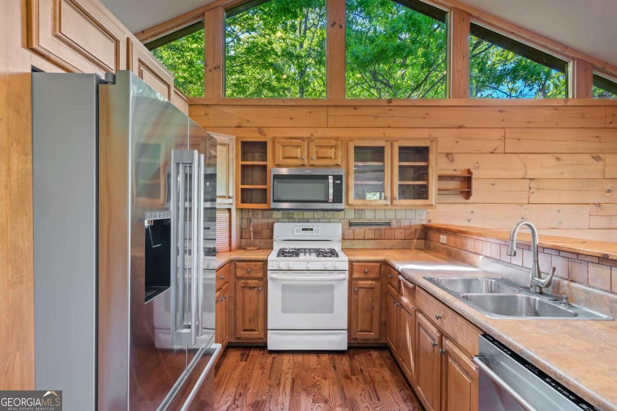 410 Falling Springs Property Photo 32