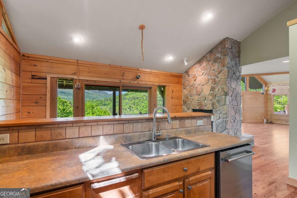 410 Falling Springs Property Photo 33