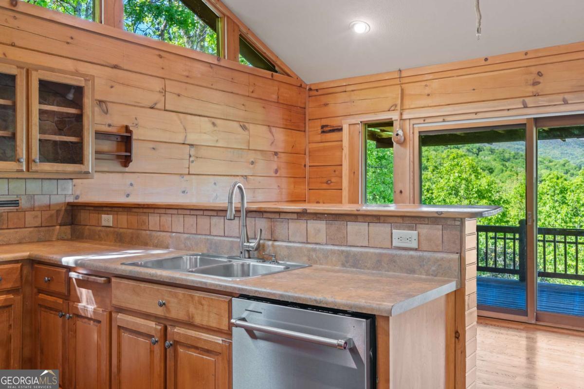 410 Falling Springs Property Photo 34