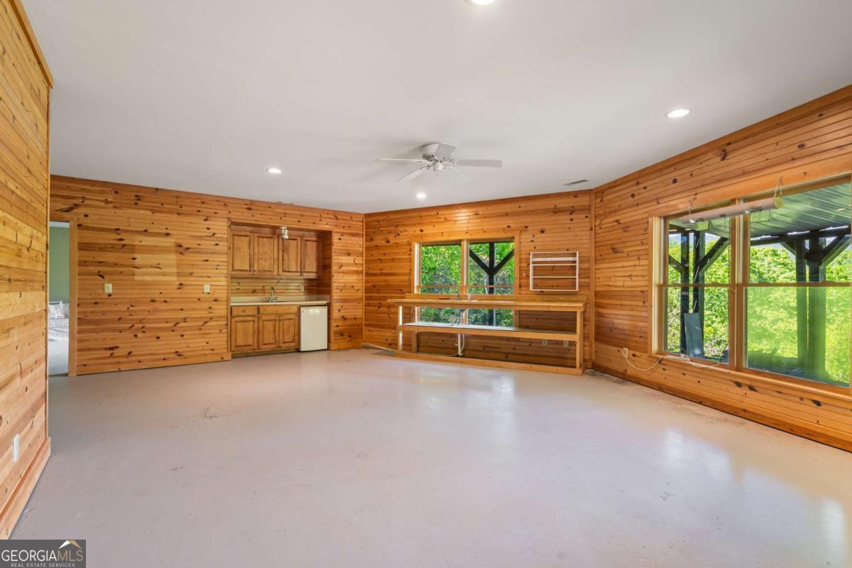 410 Falling Springs Property Photo 40