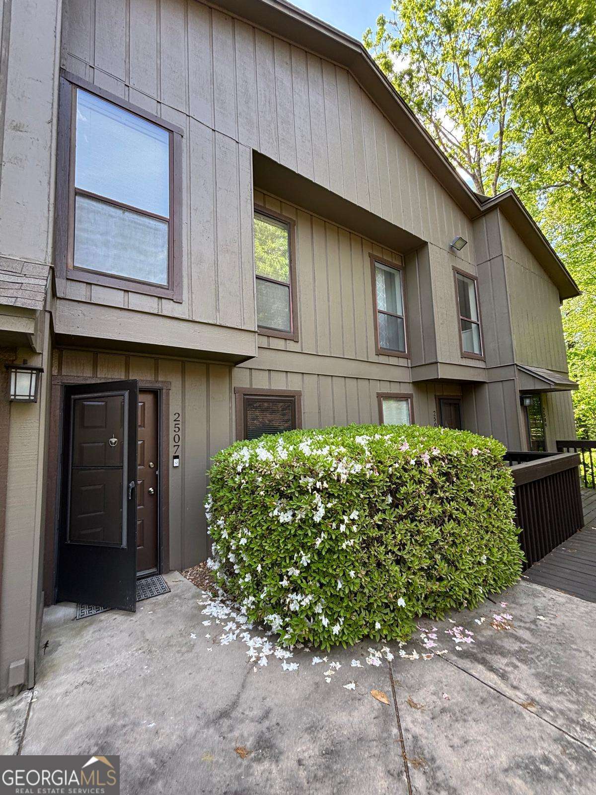 2507 Cumberland Court SE Property Photo 1