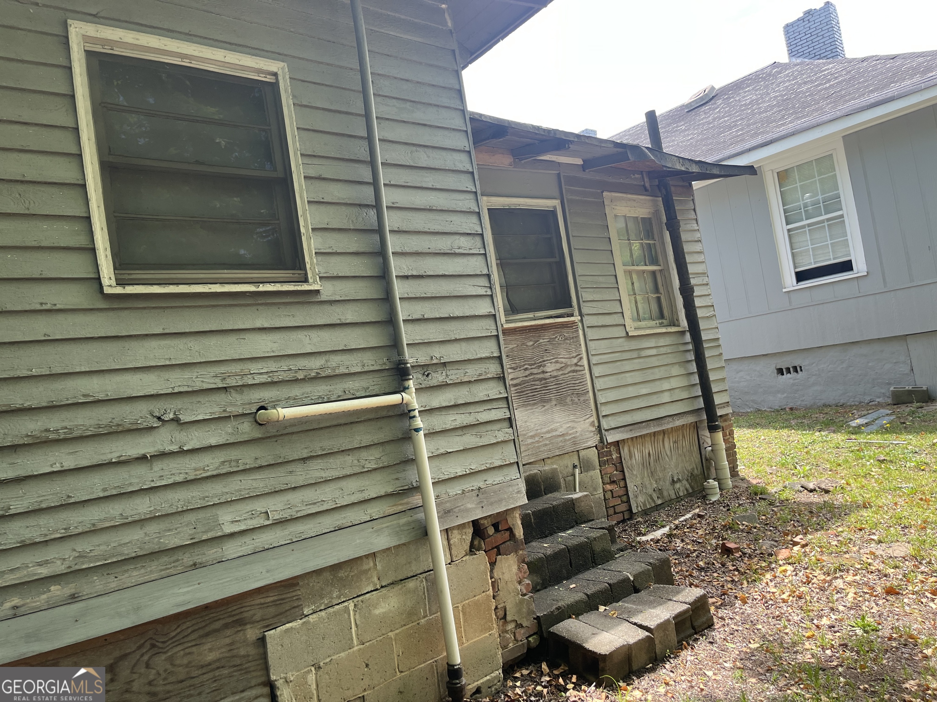 1835 Houston Avenue Property Photo 3