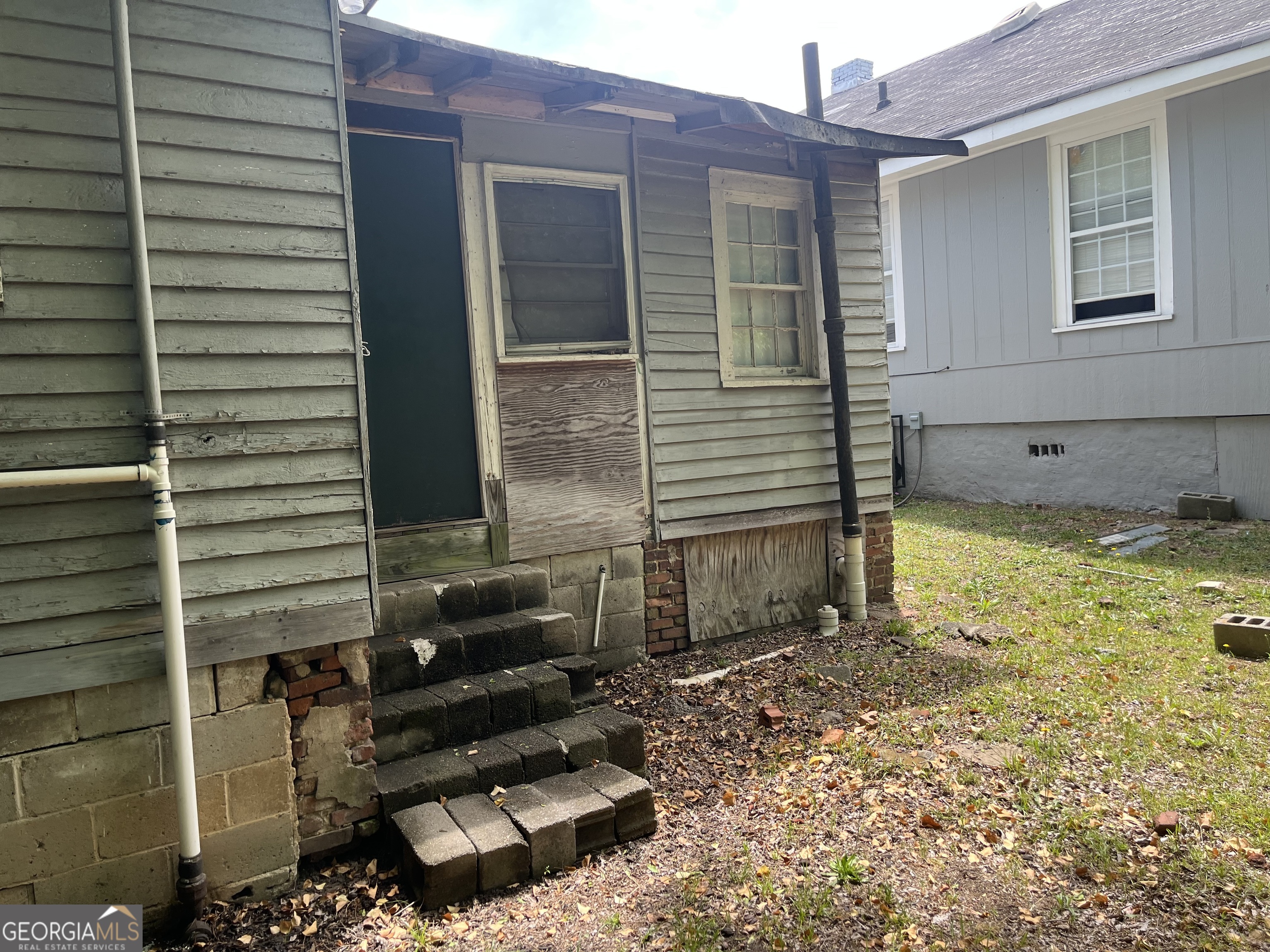 1835 Houston Avenue Property Photo 4