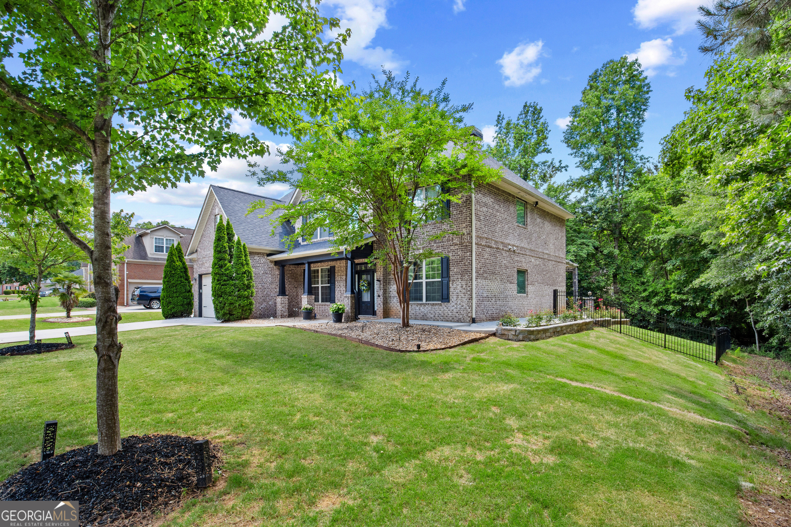319 Langshire Drive Property Photo 2