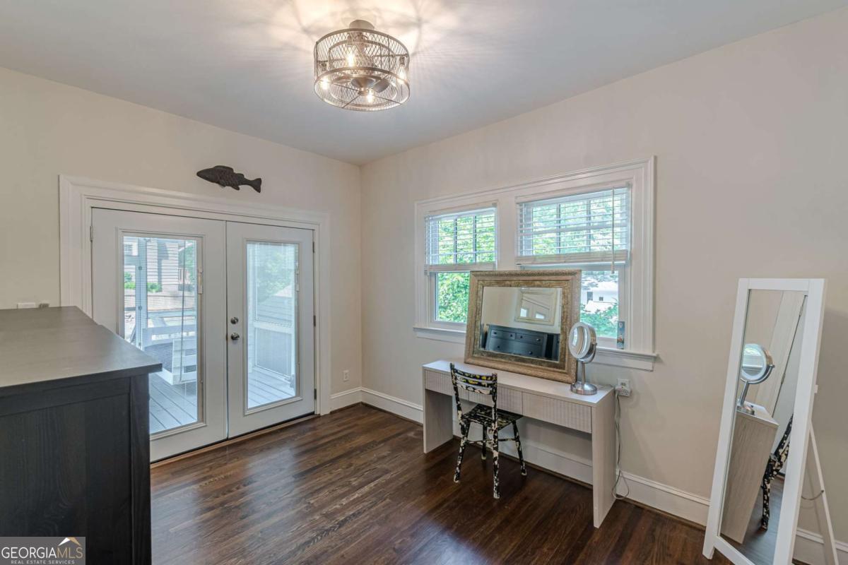 3327 College Street Property Photo 29