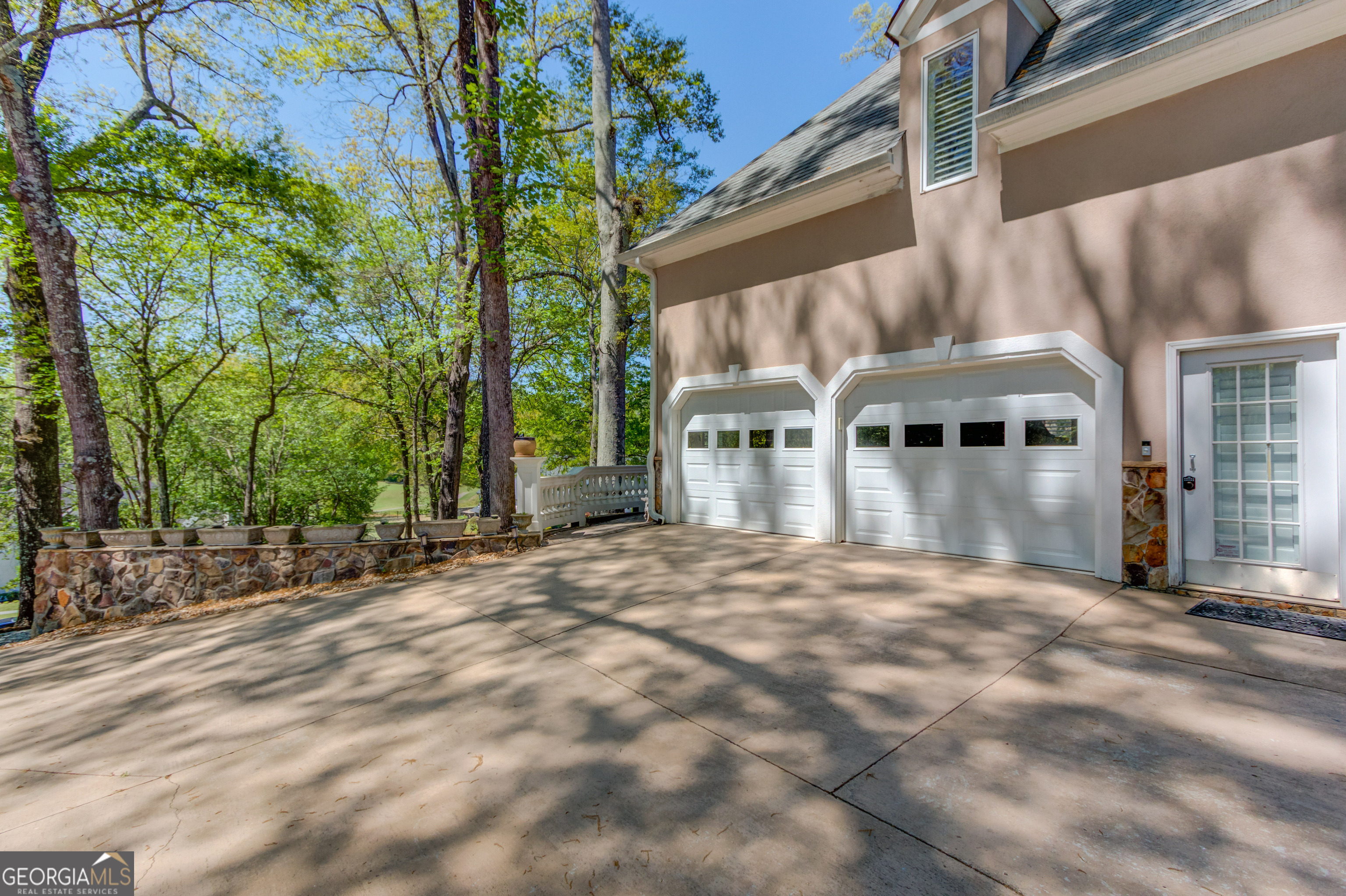 2043 Burgundy Drive Property Photo 4