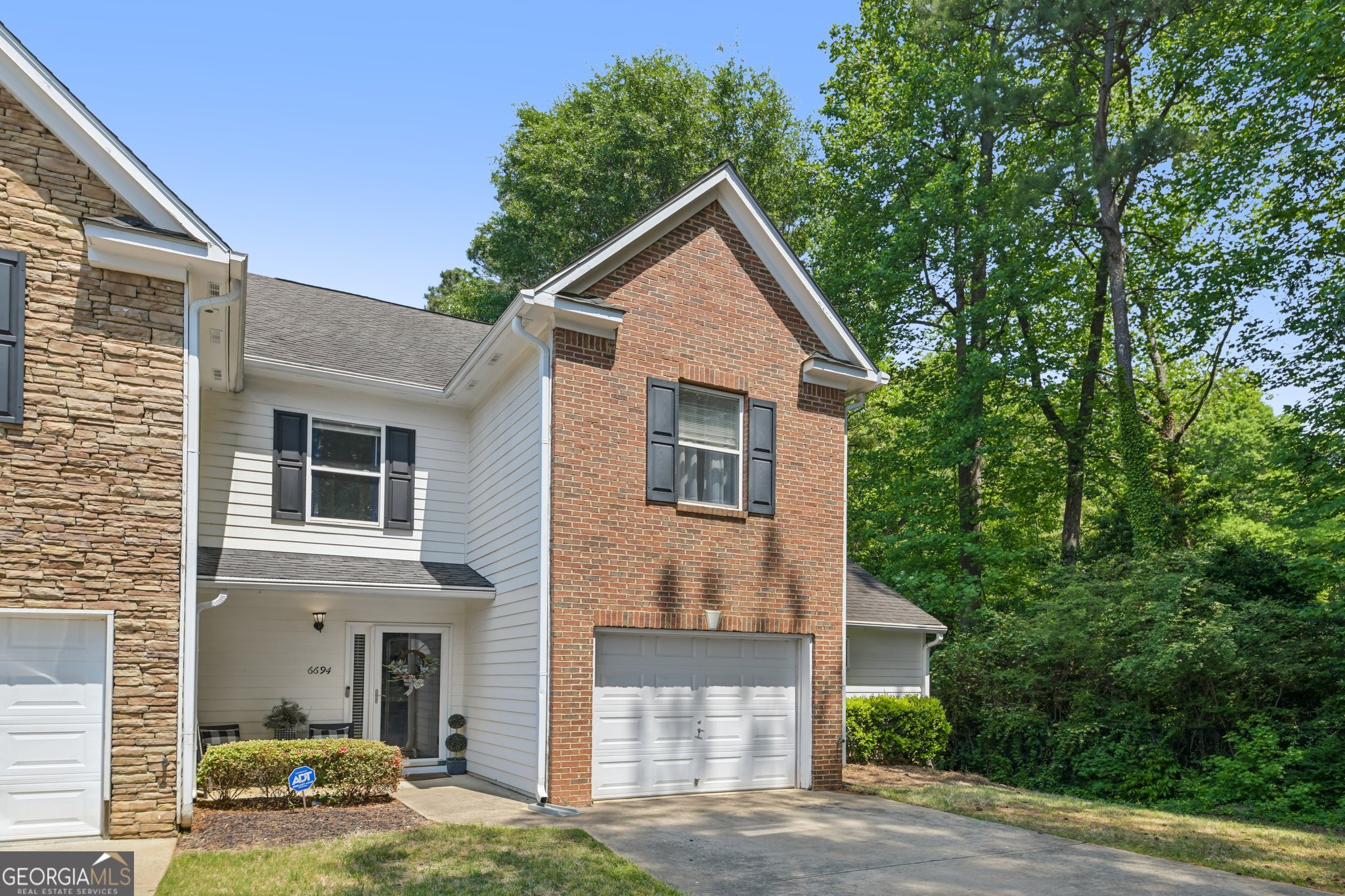 6694 Villa Court Property Photo 1