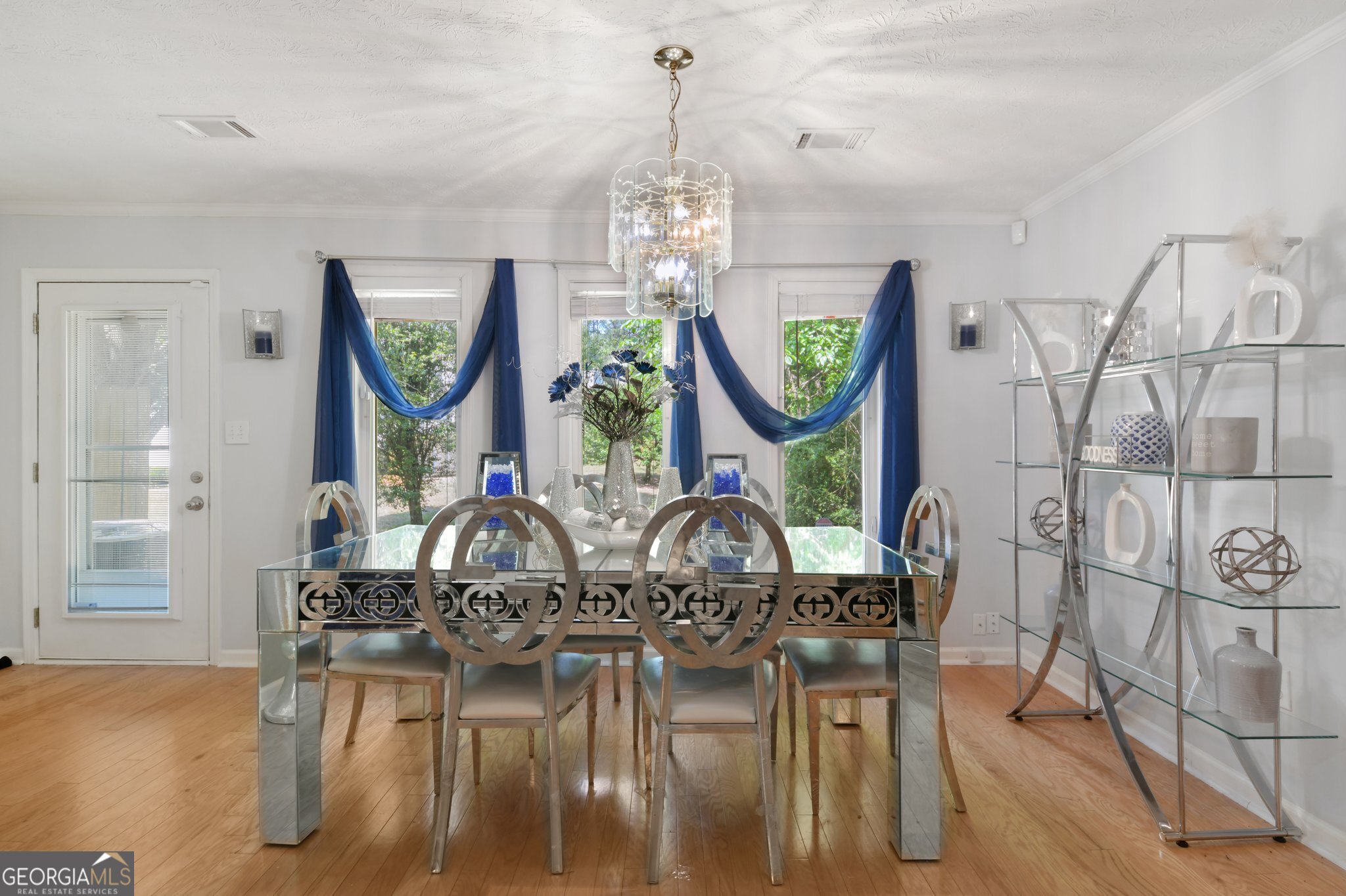 6694 Villa Court Property Photo 7