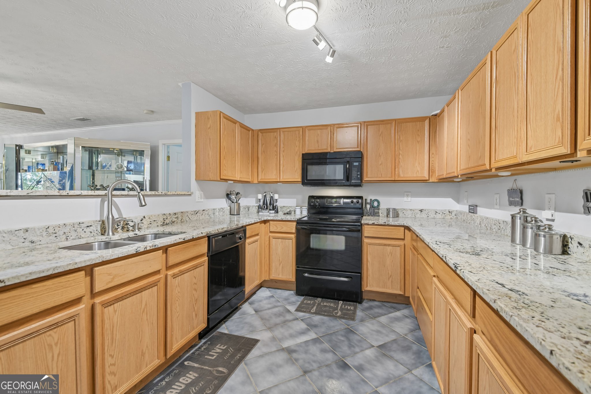 6694 Villa Court Property Photo 8
