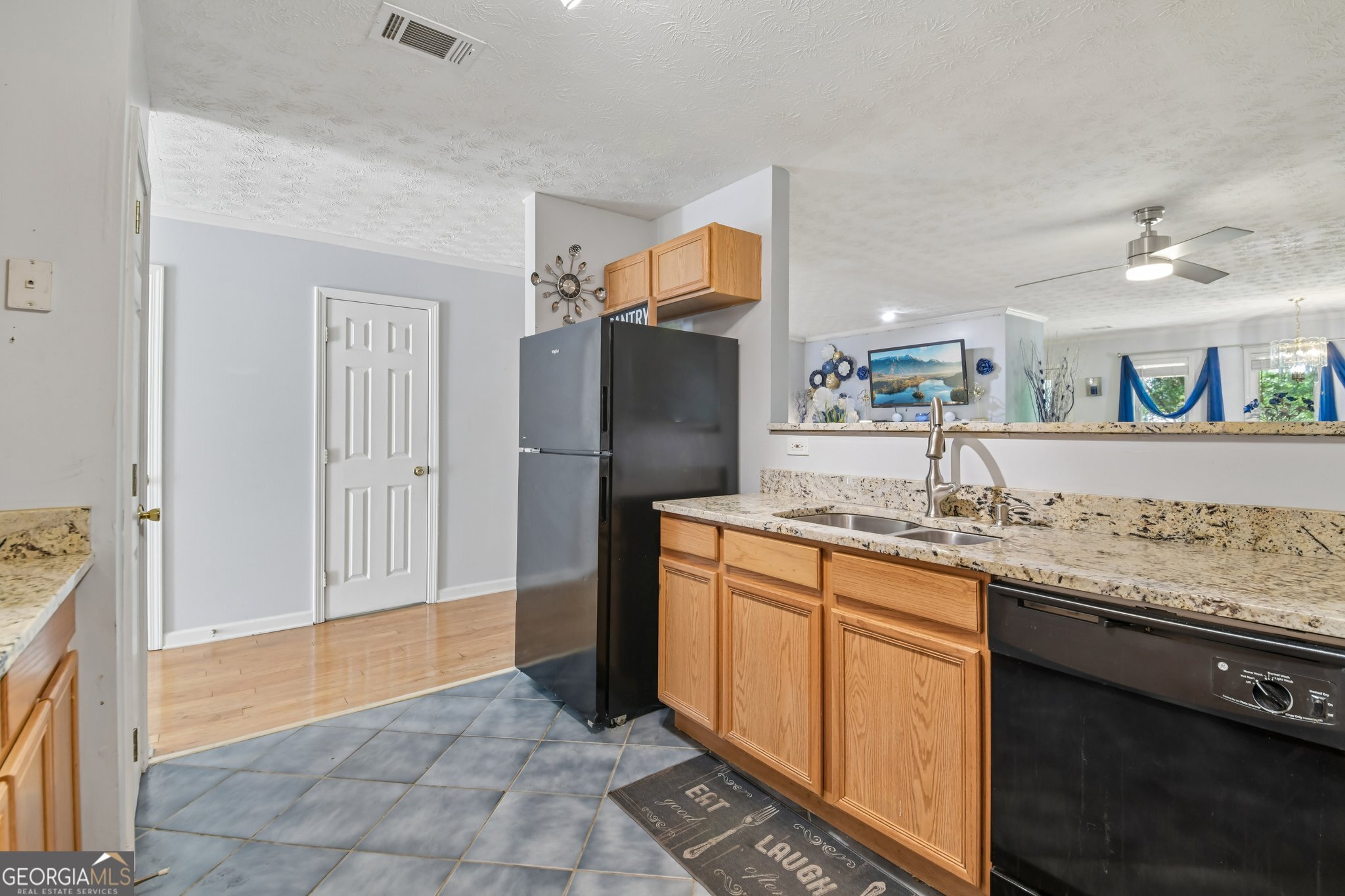 6694 Villa Court Property Photo 9