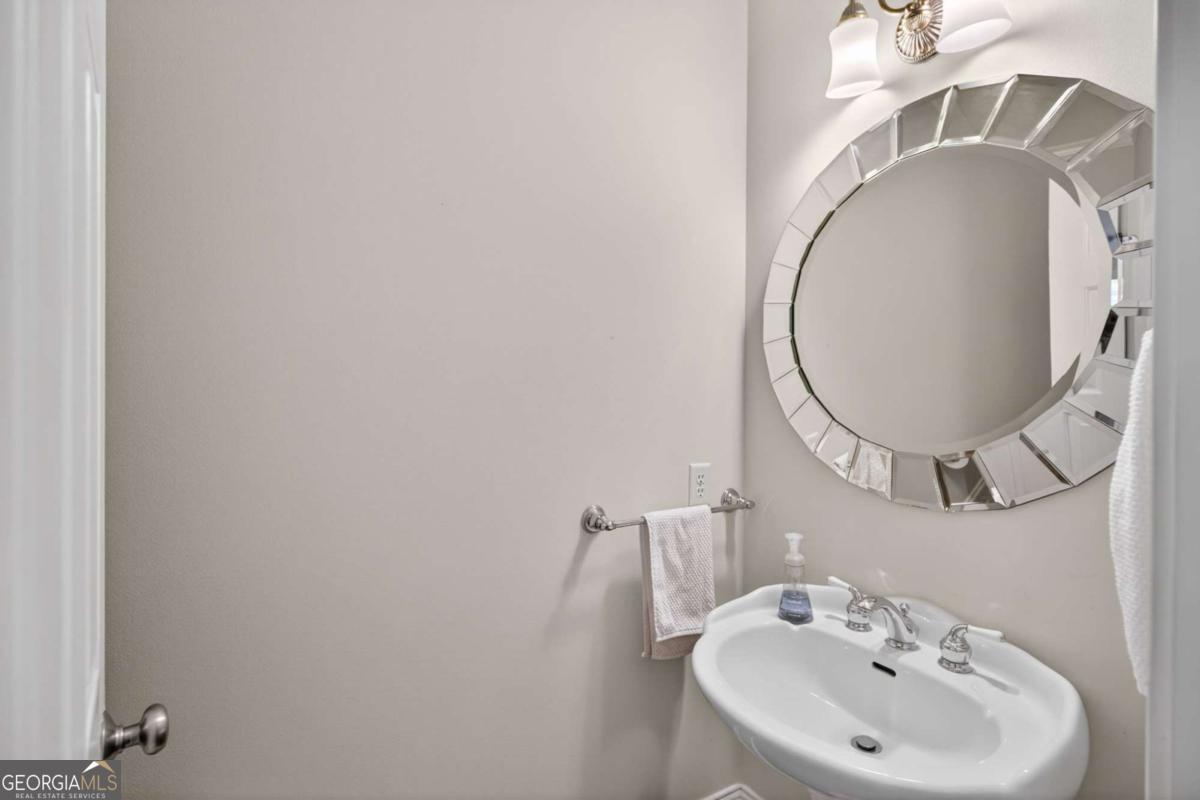 1354 E Rock Springs Road Ne Property Photo 23