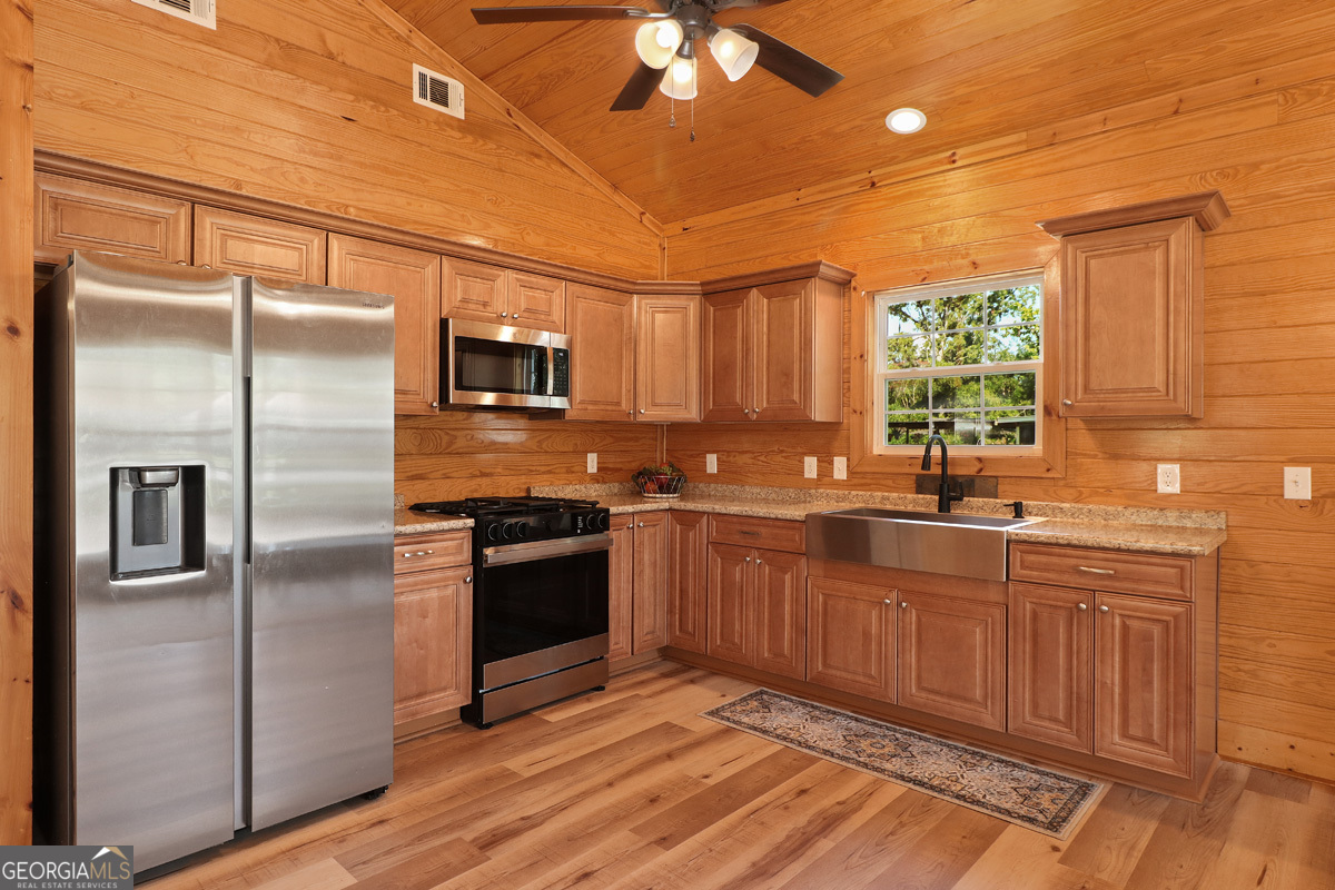 406 Church Street Property Photo 12