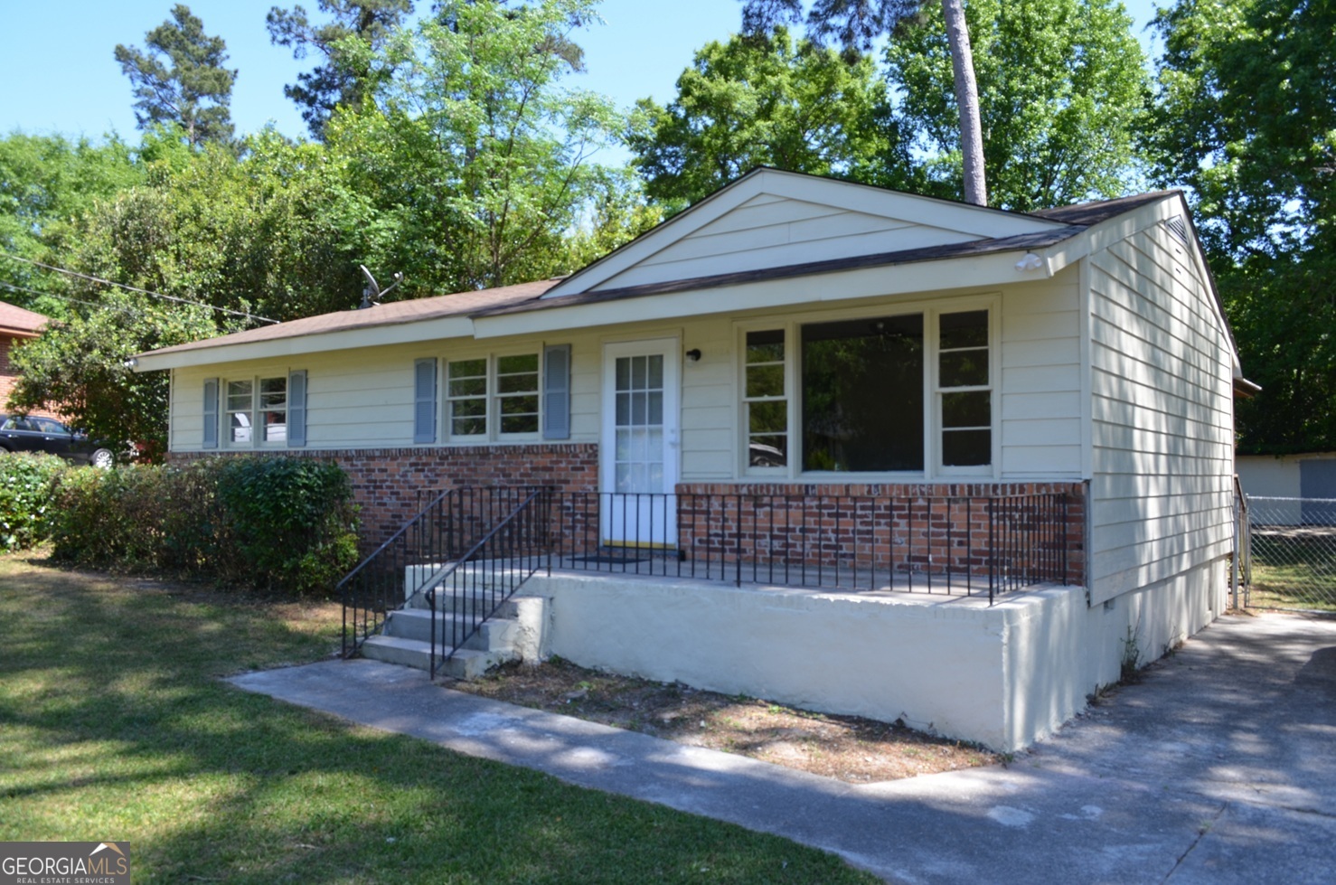 1524 Cambridge Drive Property Photo 2