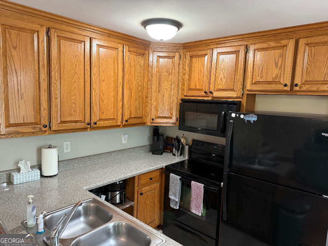 121 Saluda Drive Property Photo 4