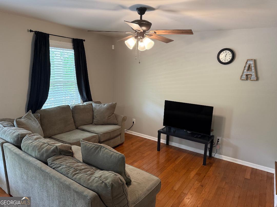 121 Saluda Drive Property Photo 6