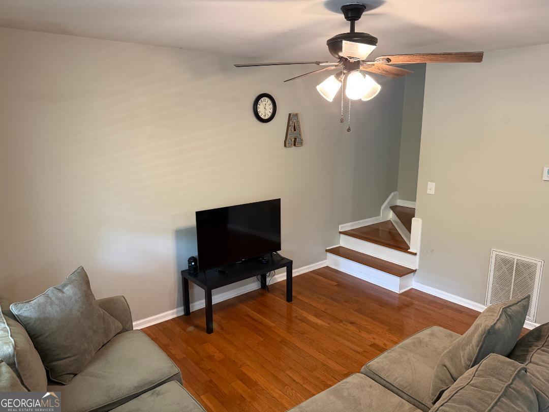 121 Saluda Drive Property Photo 7