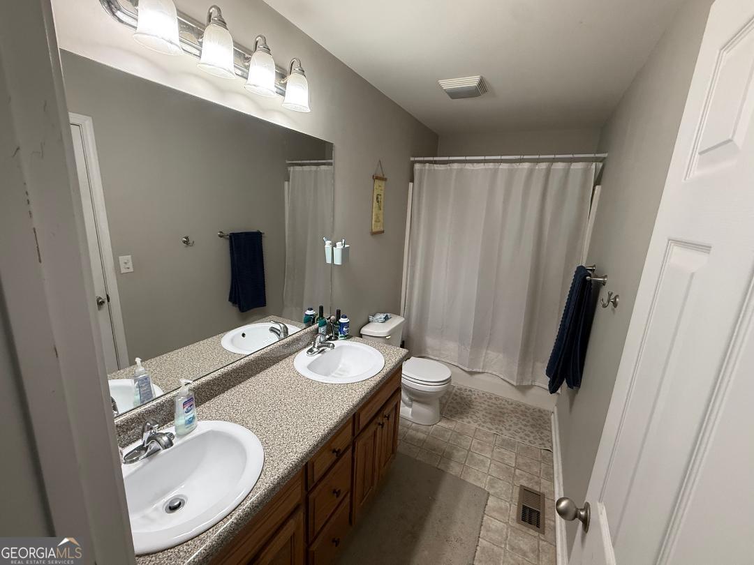 121 Saluda Drive Property Photo 12