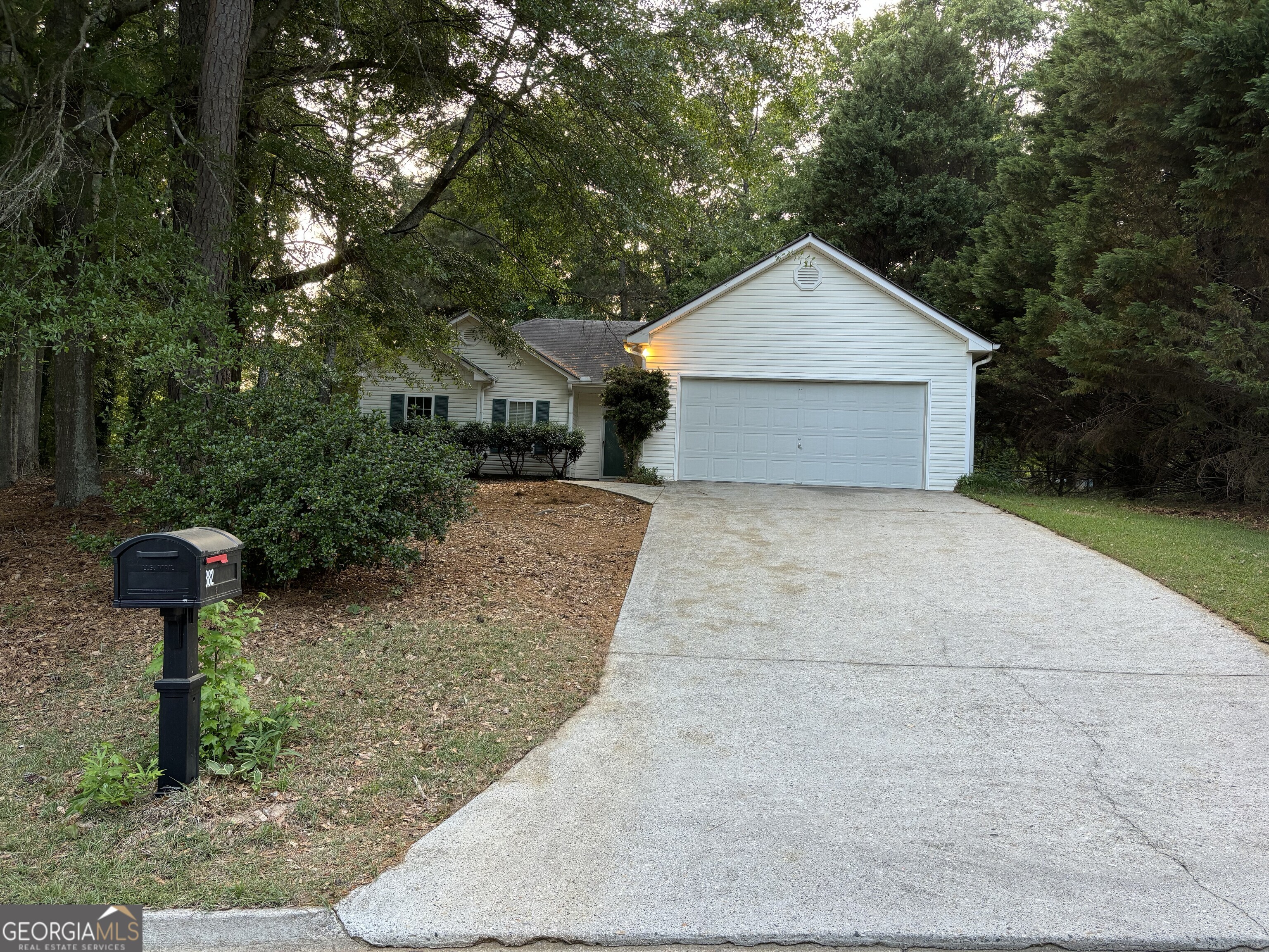 882 Whispering Way Property Photo 1