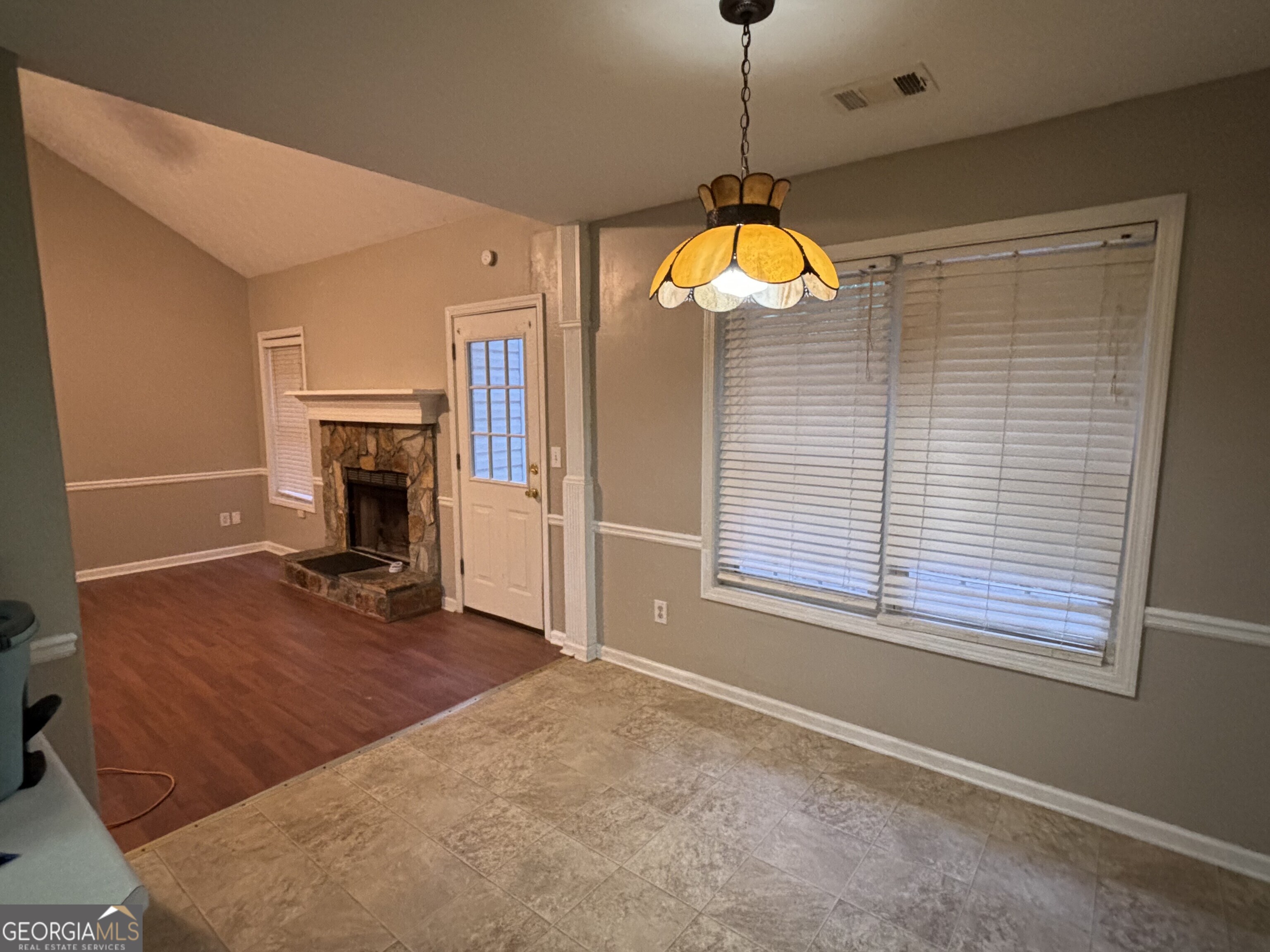882 Whispering Way Property Photo 2