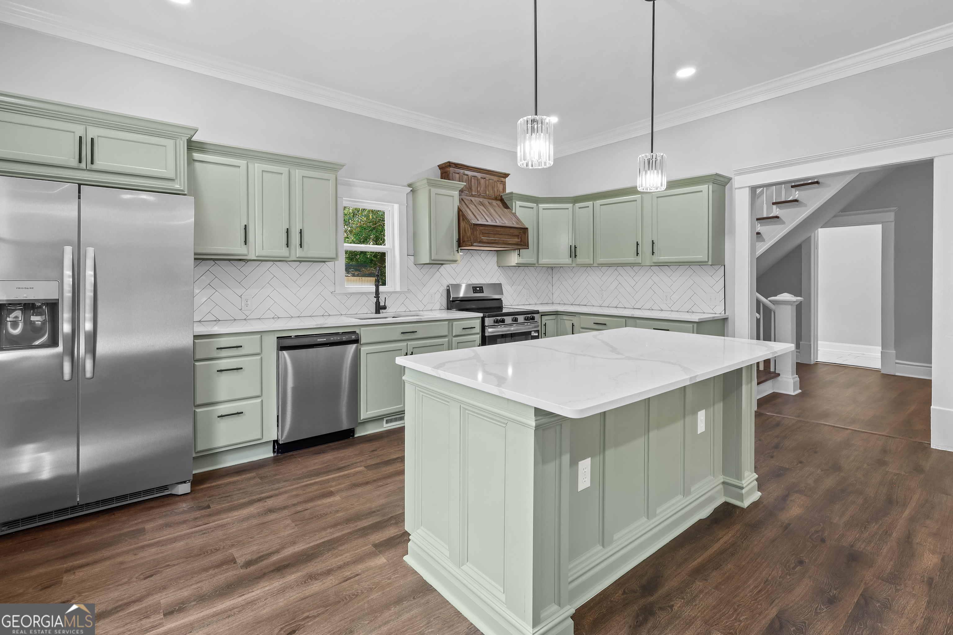 674 Dunlevie Road Property Photo 4