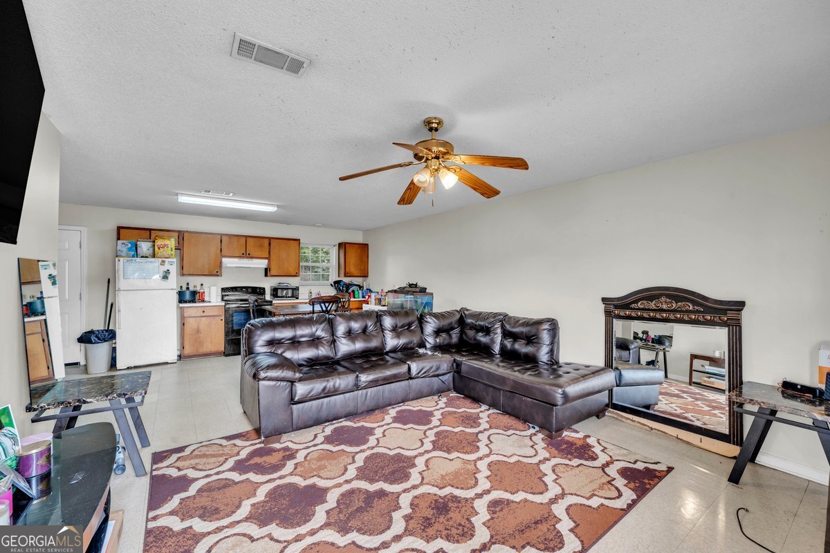 142 Ruby Street Property Photo 2
