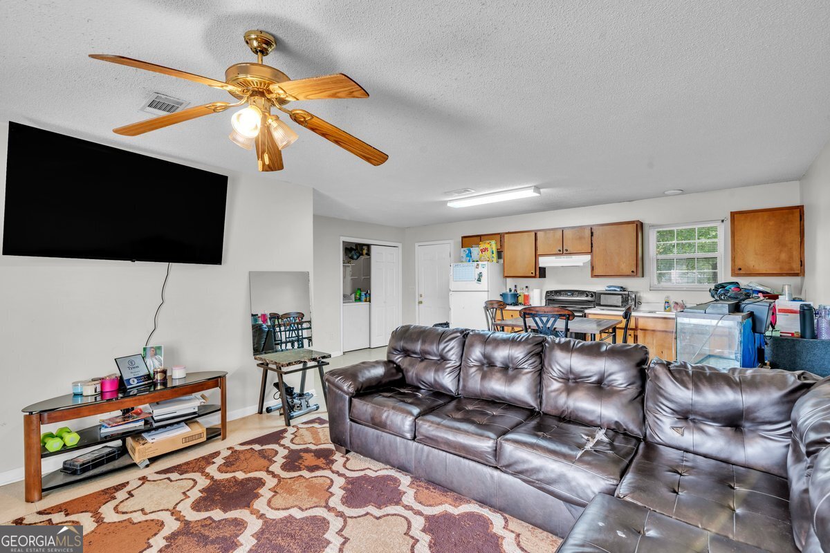 142 Ruby Street Property Photo 3