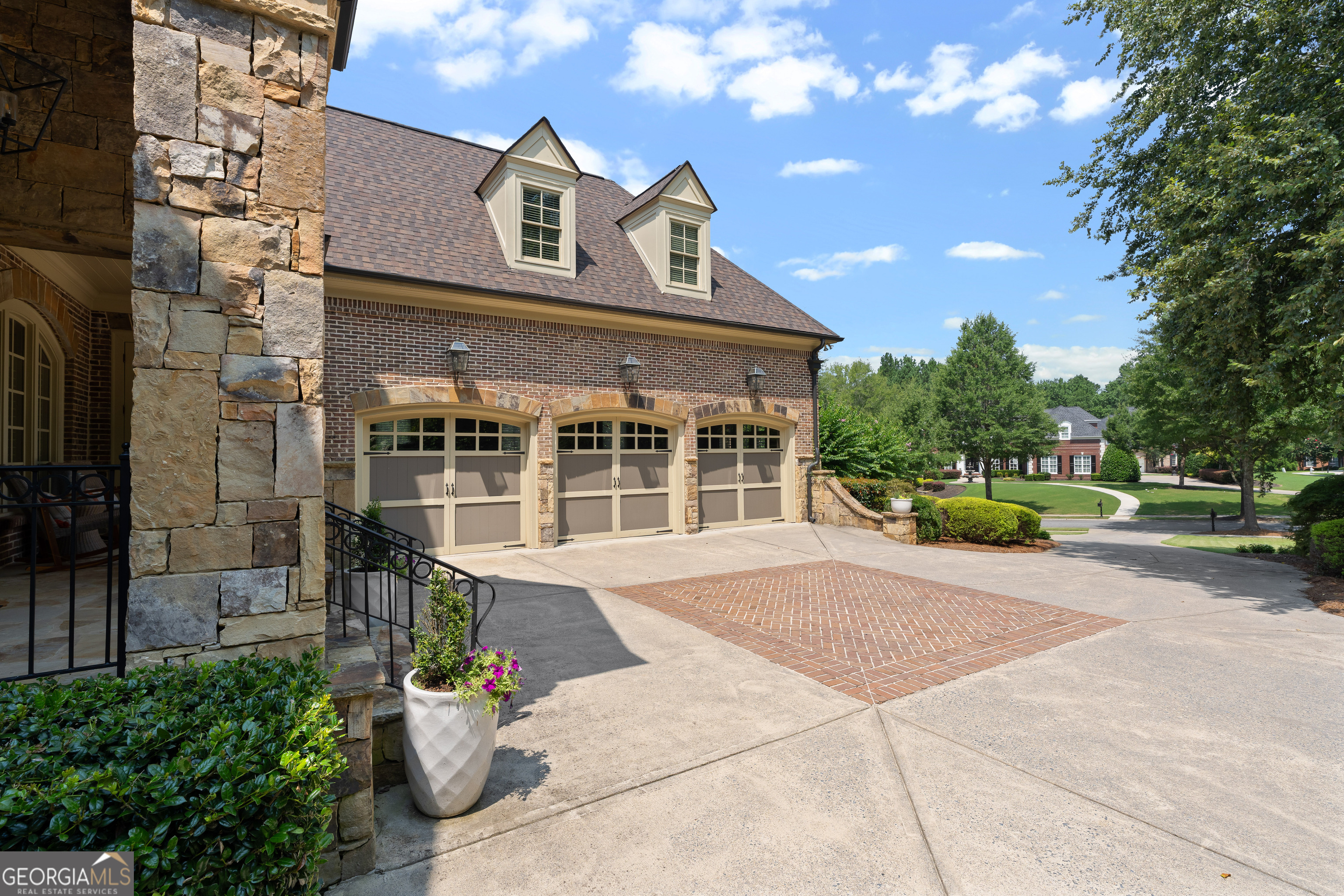 6327 Howell Cobb Court Property Photo 4