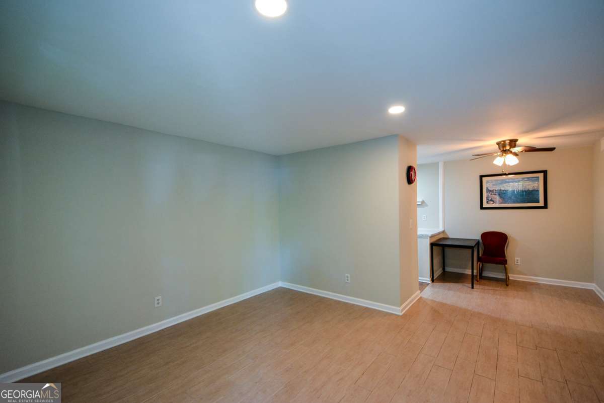 3113 Colonial Way # M Property Photo 7