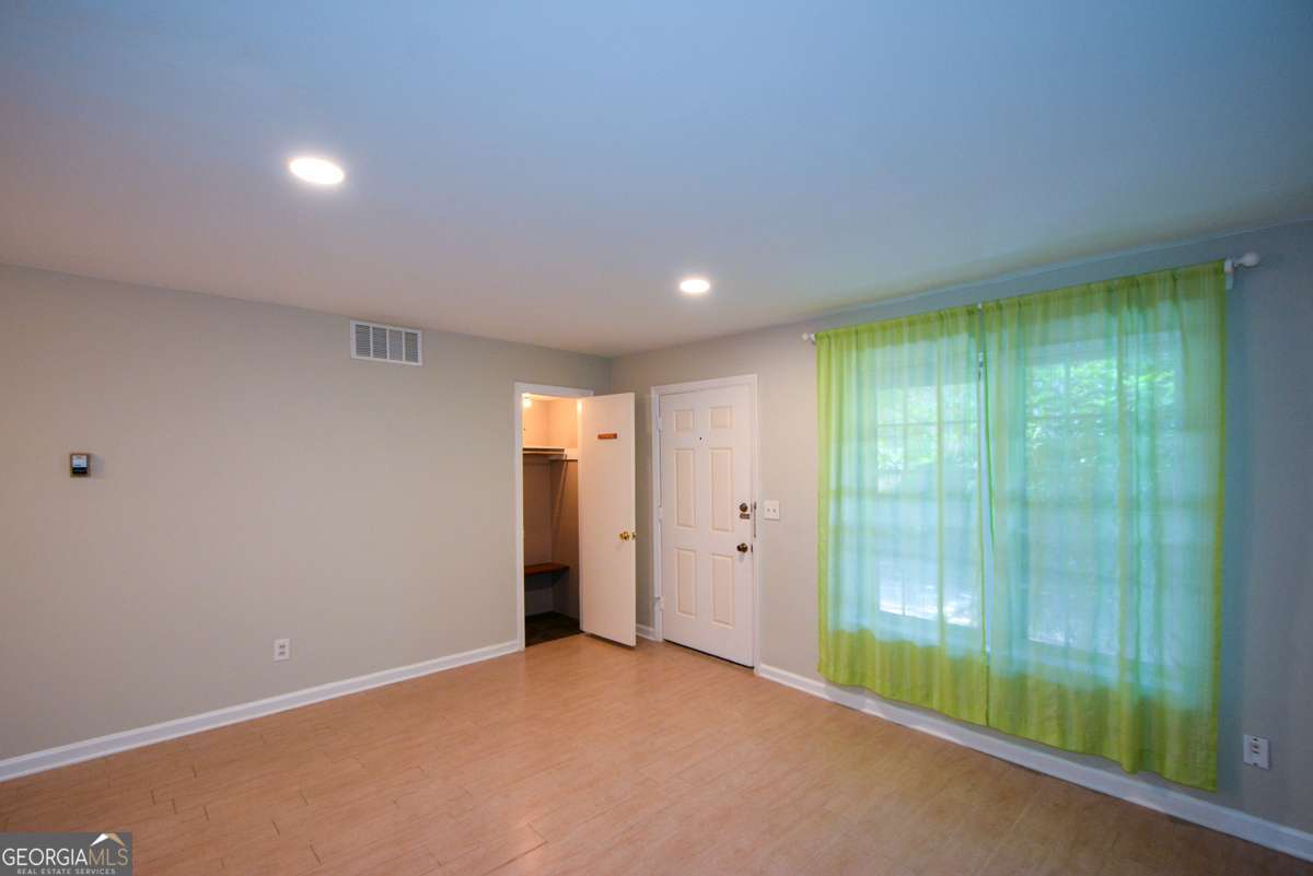 3113 Colonial Way # M Property Photo 9