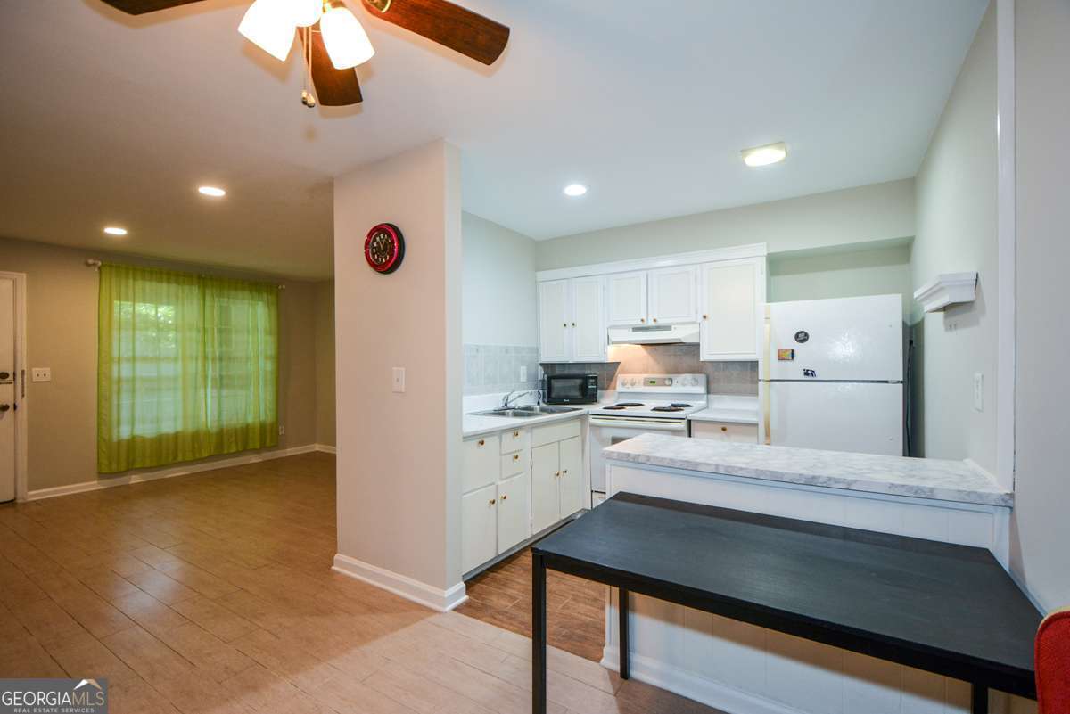 3113 Colonial Way # M Property Photo 12