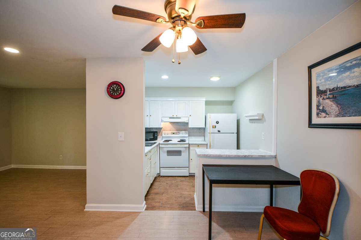 3113 Colonial Way # M Property Photo 13