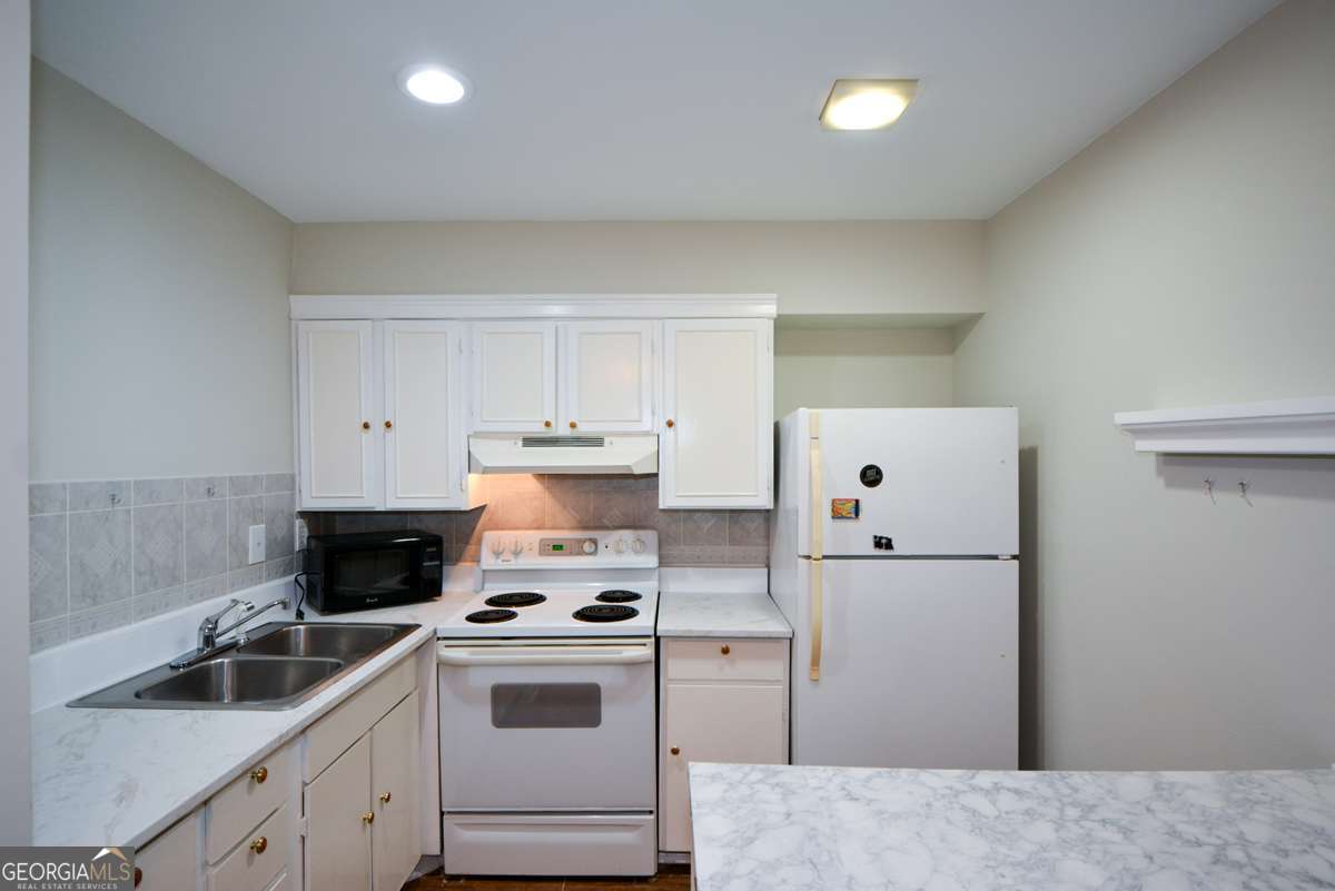 3113 Colonial Way # M Property Photo 15