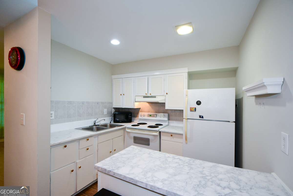 3113 Colonial Way # M Property Photo 16