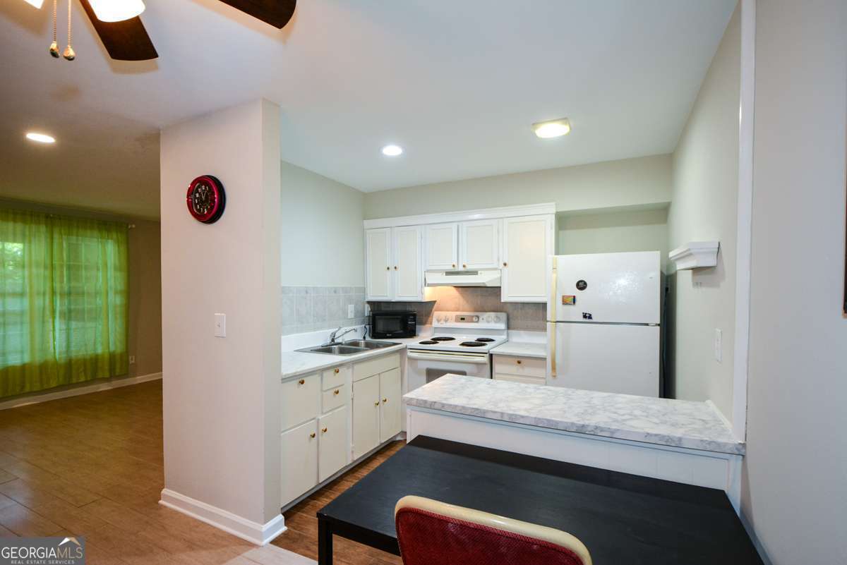 3113 Colonial Way # M Property Photo 17