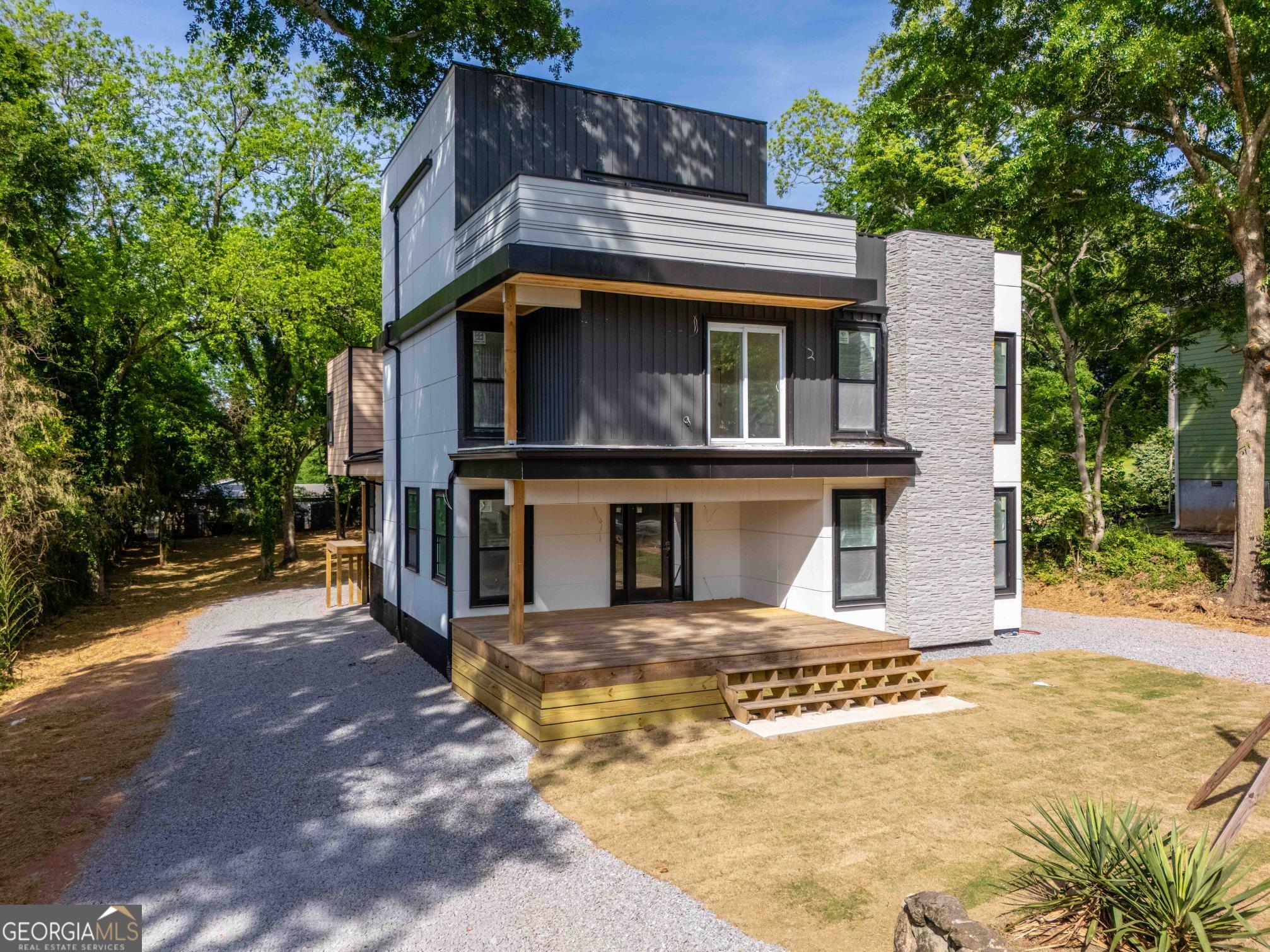 1465 E Broad Street Property Photo 2