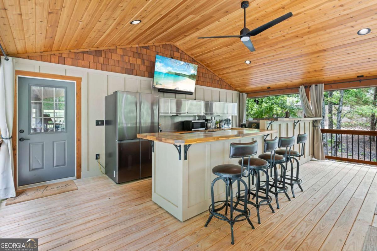 86 Back Trail Property Photo 3