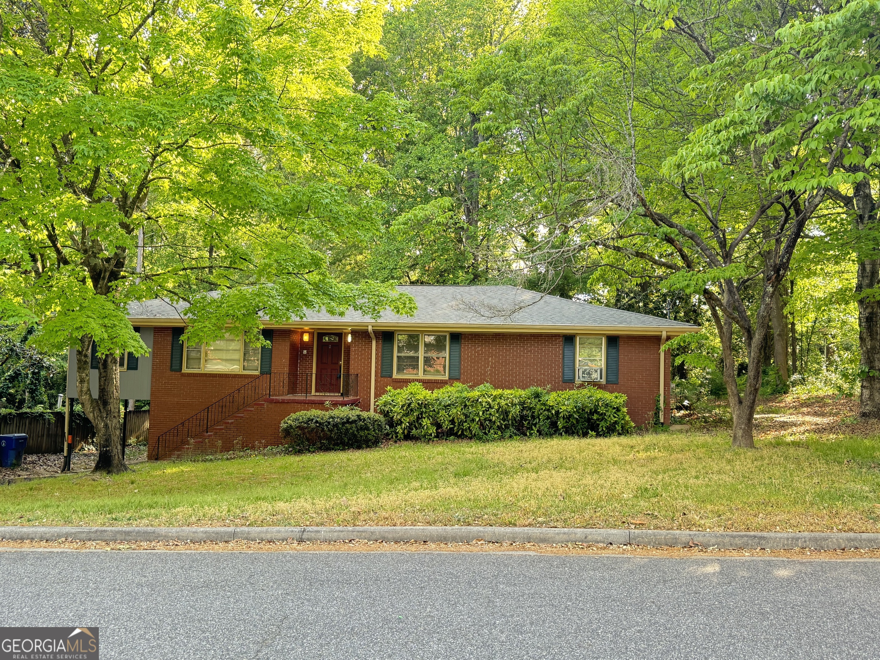 222 Pineview Drive Property Photo 1