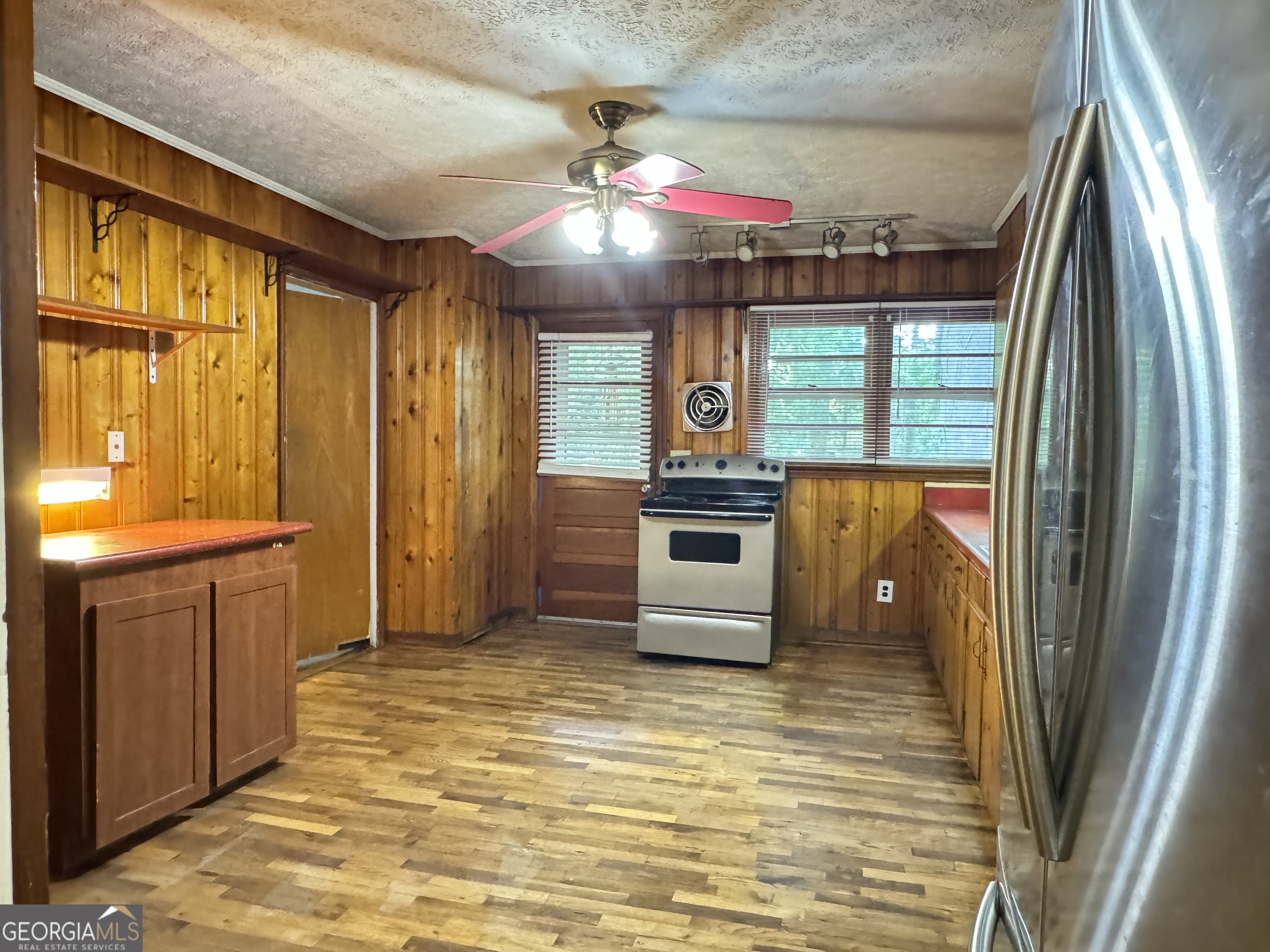 222 Pineview Drive Property Photo 5