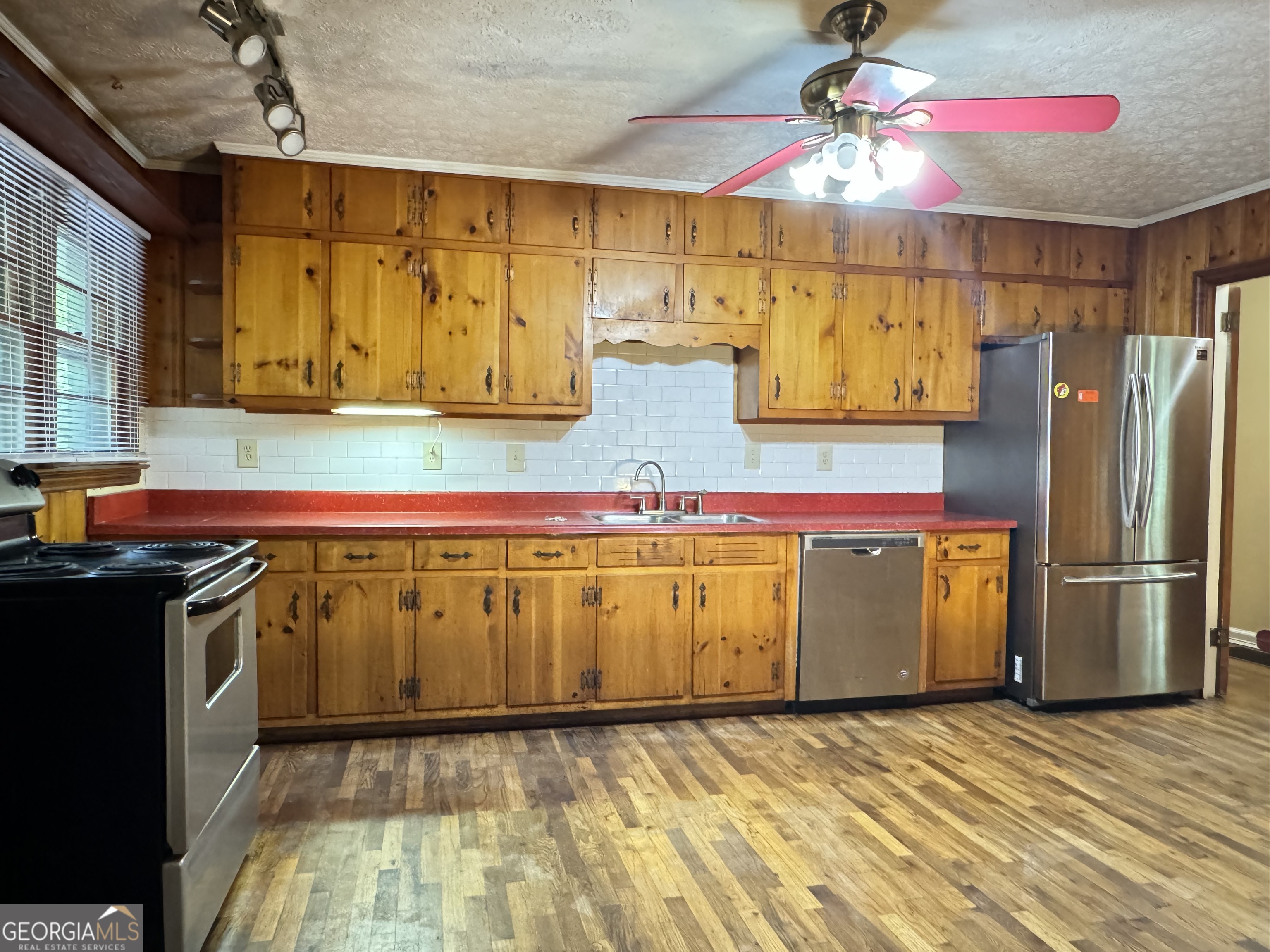 222 Pineview Drive Property Photo 6