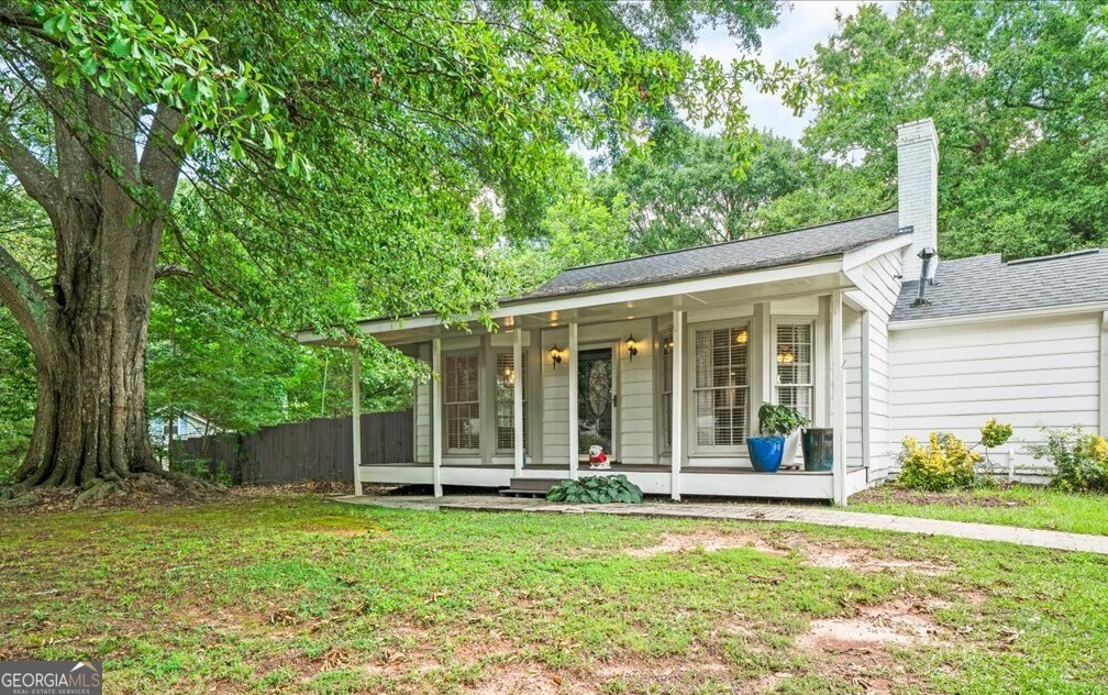 1661 Hudson Road Property Photo 2