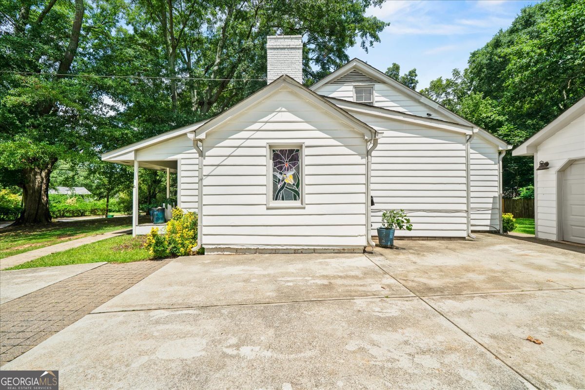 1661 Hudson Road Property Photo 3