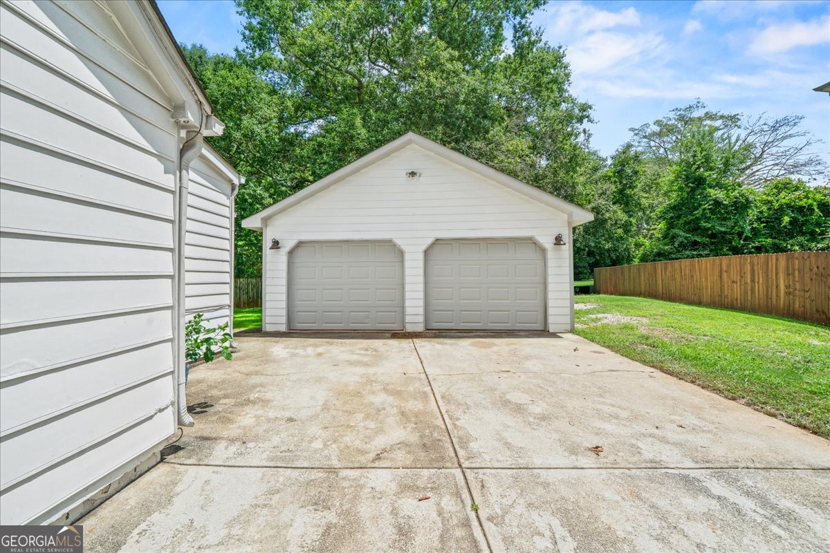 1661 Hudson Road Property Photo 6