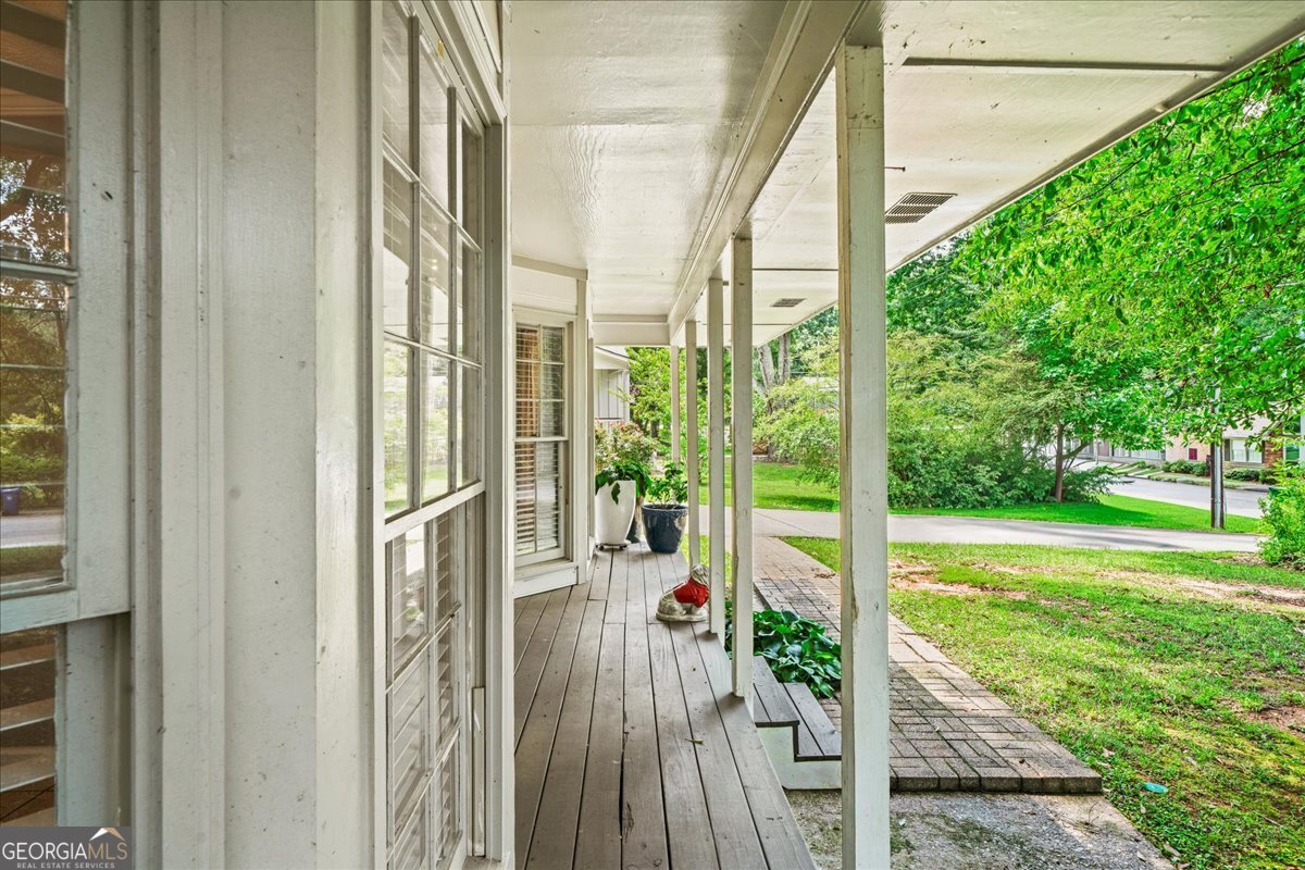 1661 Hudson Road Property Photo 8