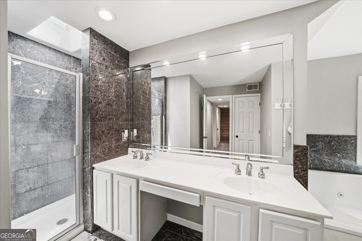 1661 Hudson Road Property Photo 25