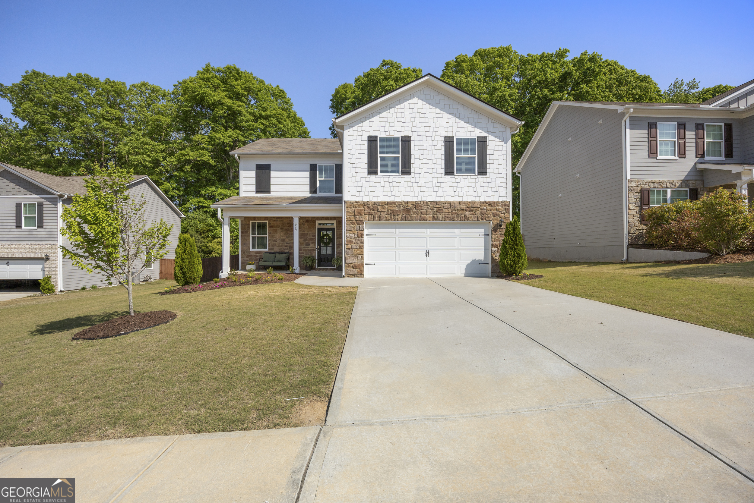 569 Starbuck Parkway Property Photo 1